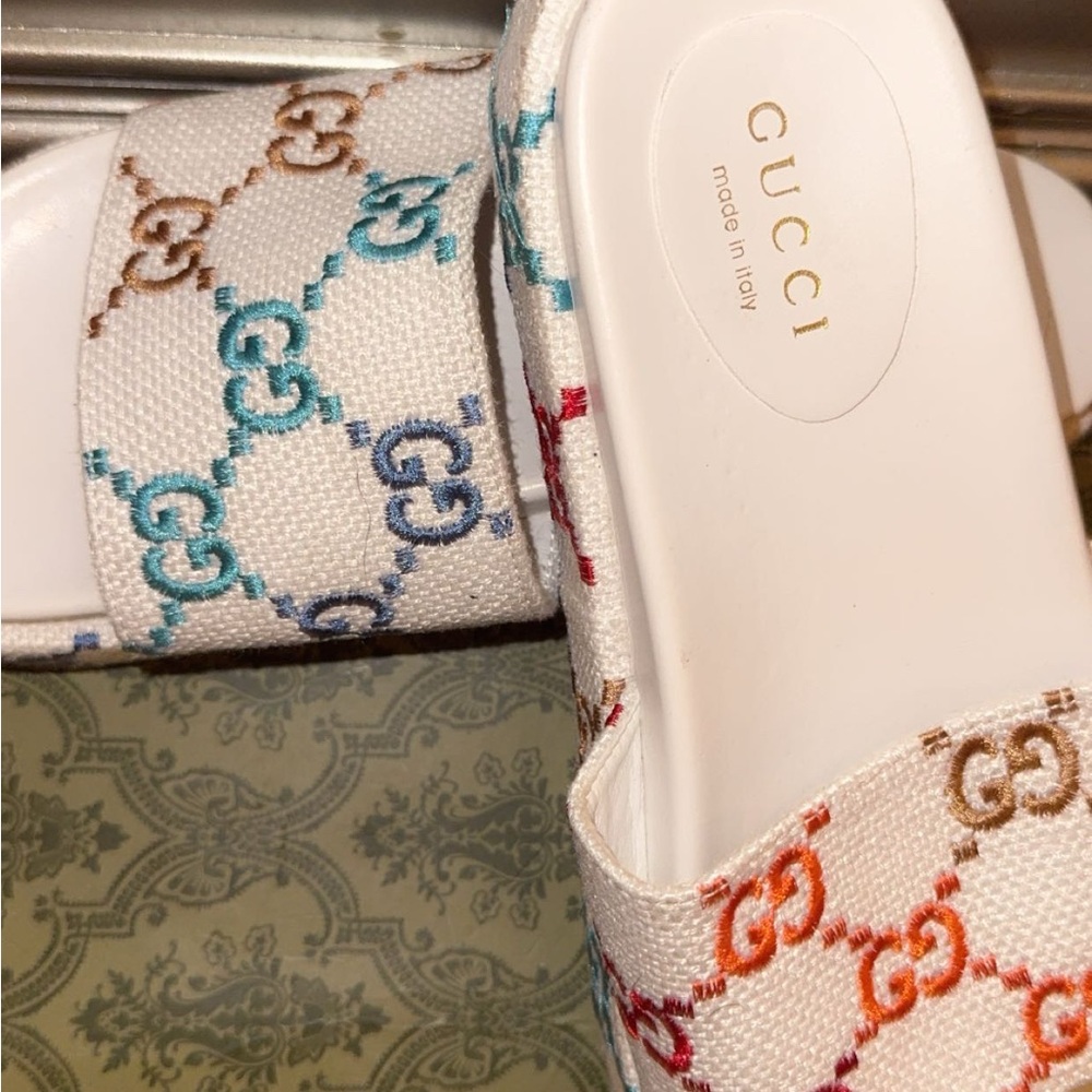 Gucci White Slide Sandals with Multicolor Logo